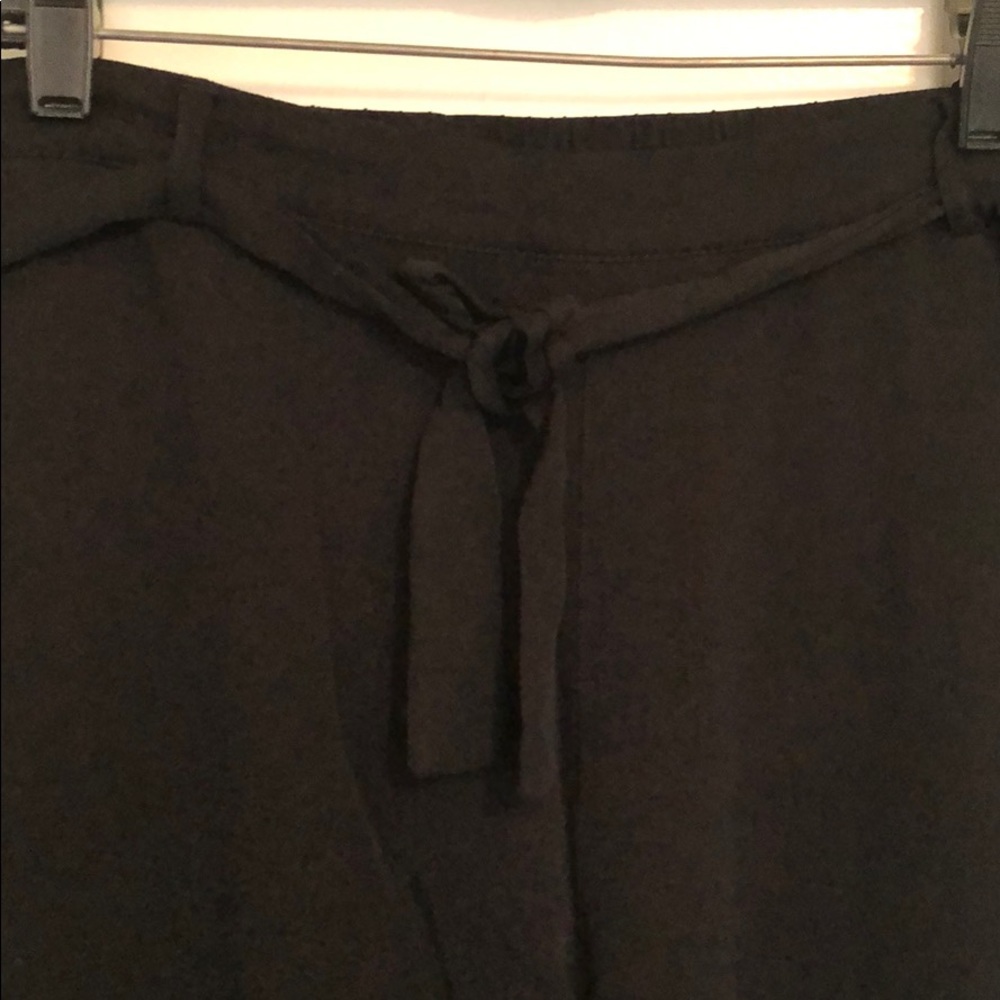 Blue earth black capris